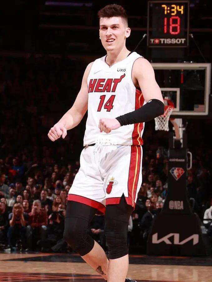 英超赛场再 英超赛场再